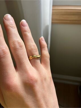 Wolf Circus - Gold Wavy Band Ring - 7